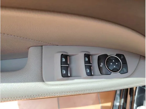 Car image 35