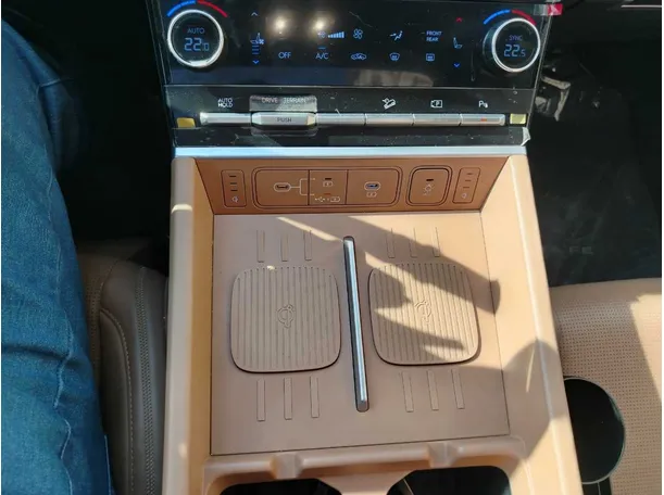 Car image 43