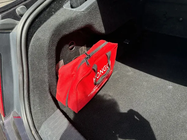 Car image 25