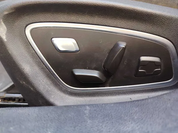 Car image 28