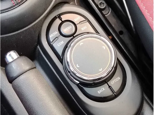 Car image 18