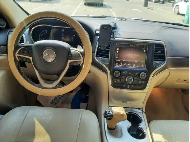 Car image 16