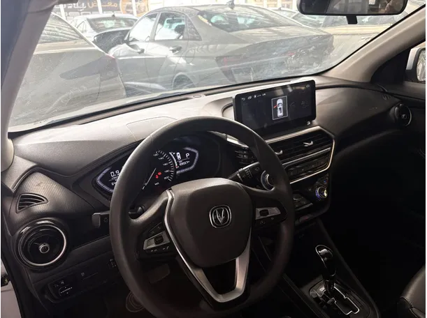 Car image 10