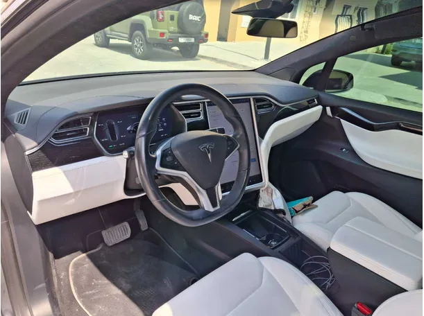 Car image 17