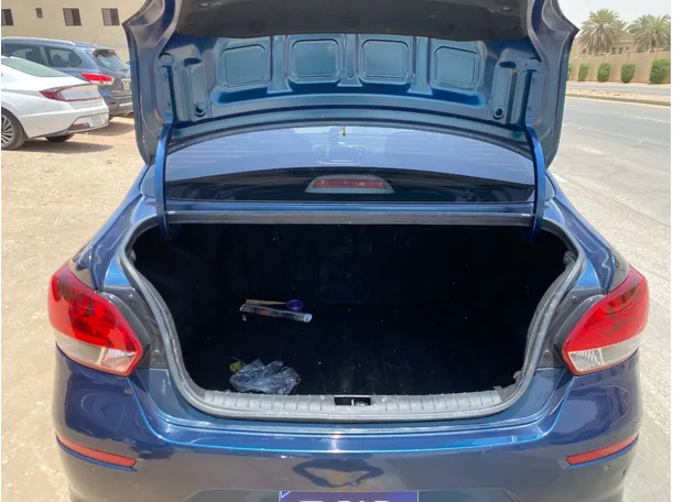 Car image 16