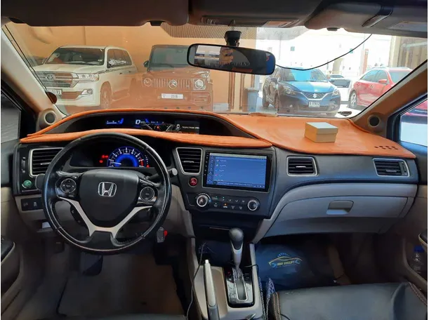 Car image 11