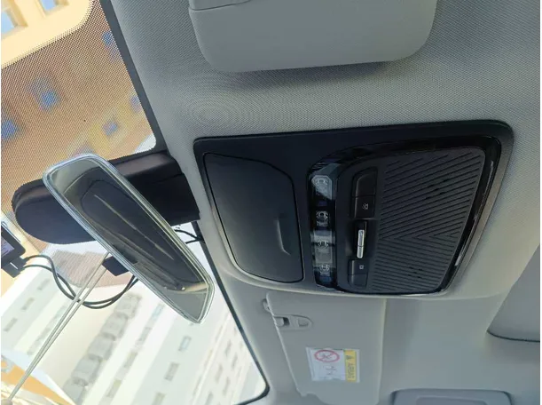 Car image 30
