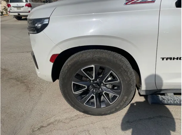 Car image 9