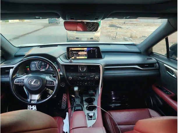 Car image 19