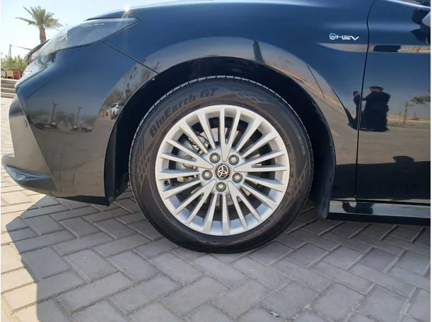 Car image 9