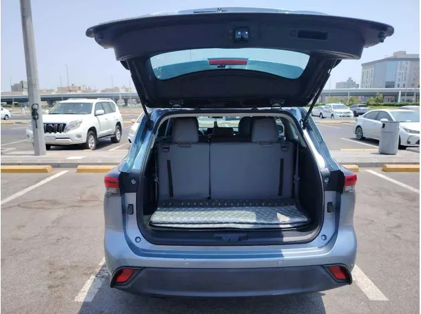 Car image 29