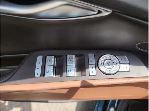 Car image 36