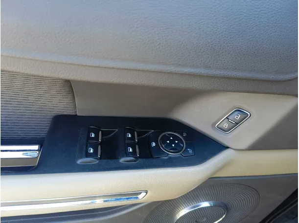Car image 36
