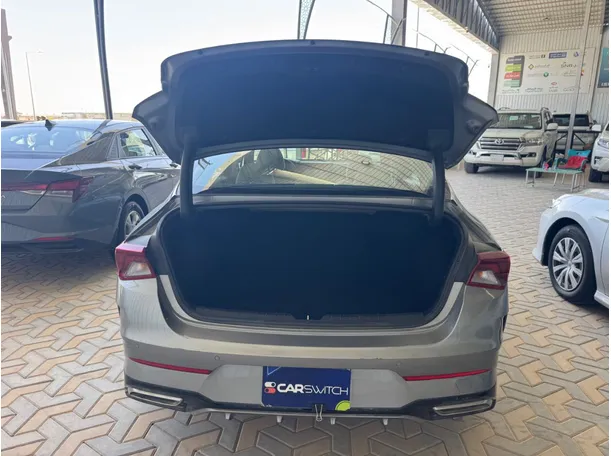 Car image 17