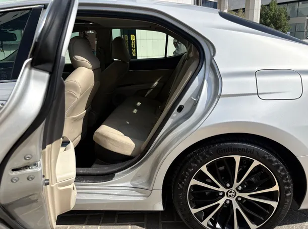 Car image 15