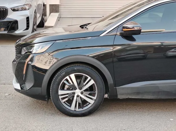 Car image 9
