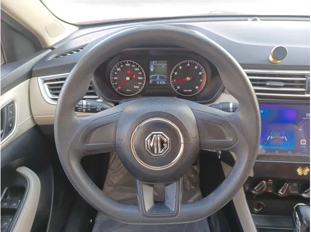 Car image 16
