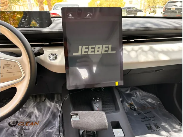 Car image 19