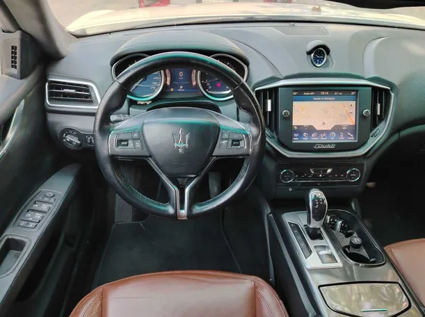 Car image 24