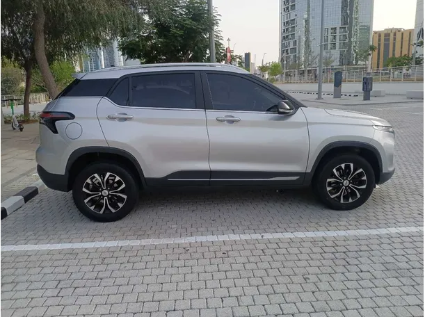 Car image 8