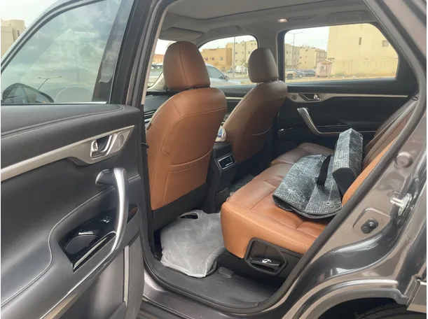 Car image 16