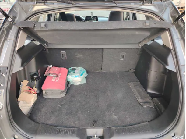 Car image 26