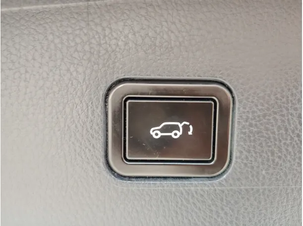 Car image 37