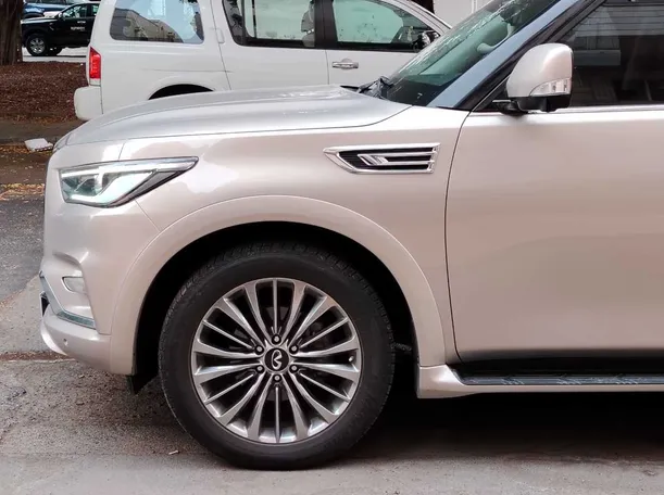Car image 9
