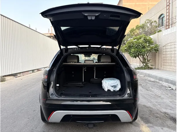 Car image 24