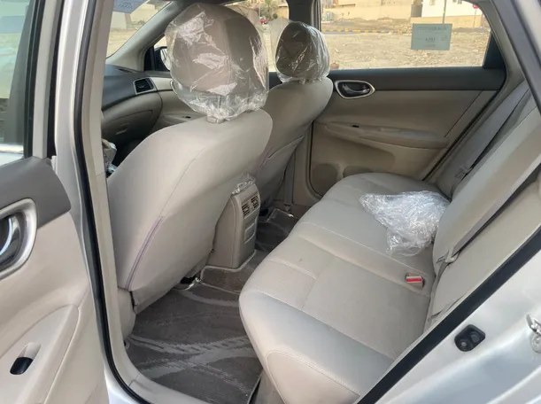 Car image 16