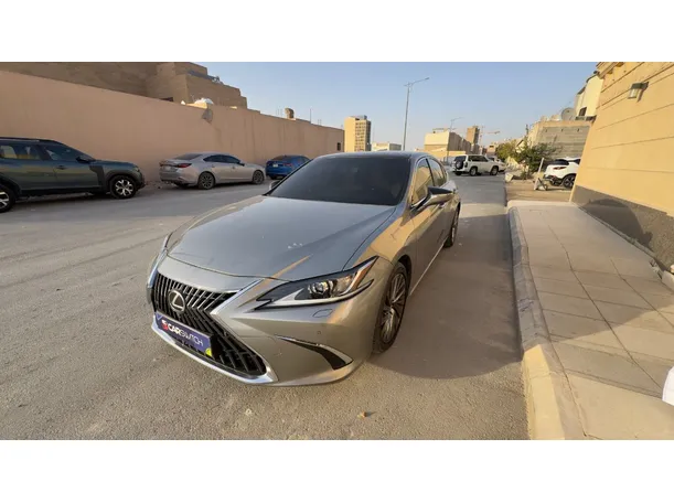 2022 Lexus ES350 in Riyadh