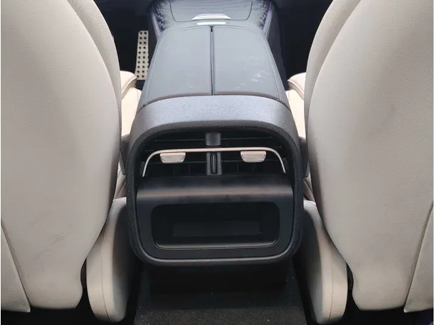 Car image 33