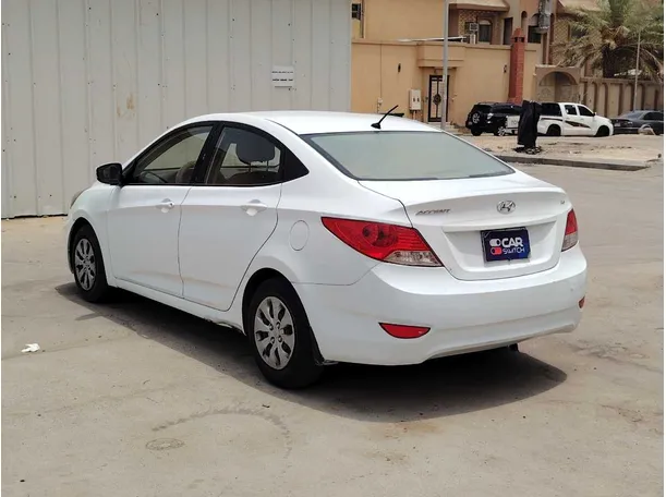 Car image 7