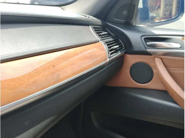 Car image 35