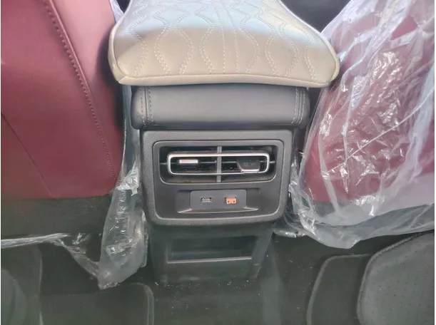 Car image 31