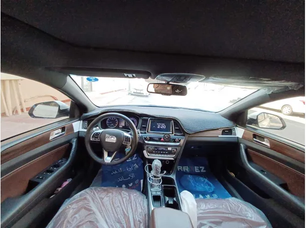 Car image 12