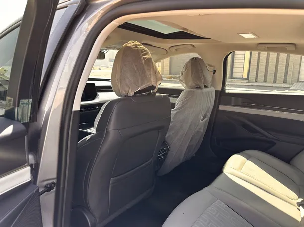 Car image 16