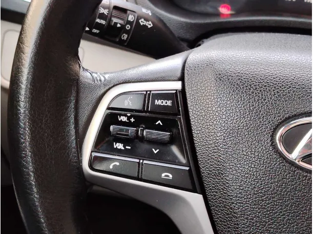 Car image 28