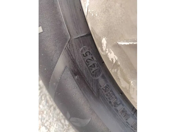 Car image 30