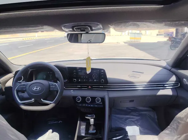 Car image 15