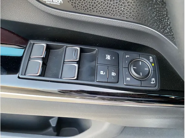 Car image 28