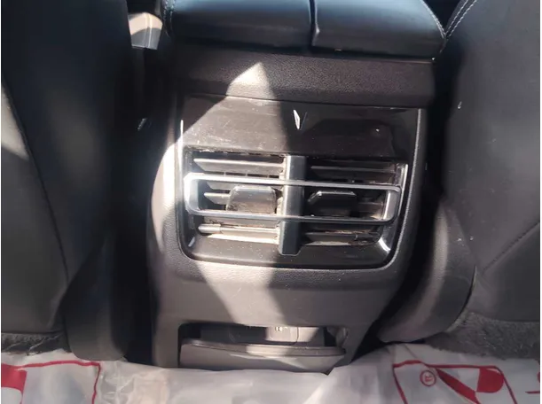 Car image 32