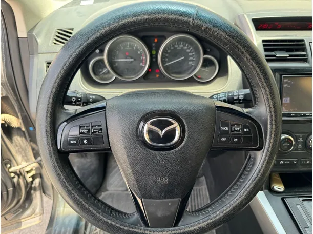 Car image 19