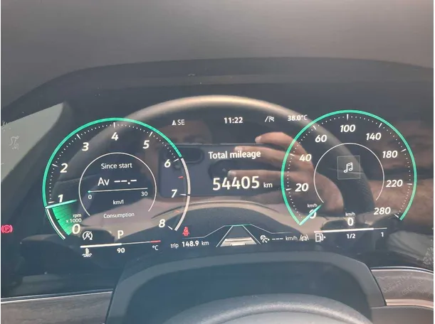 Car image 19