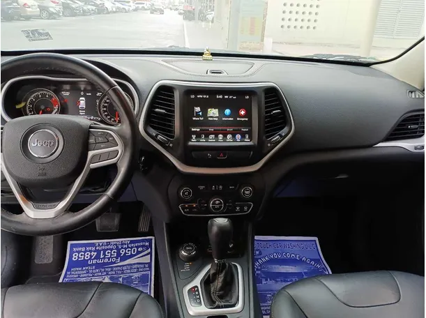 Car image 15