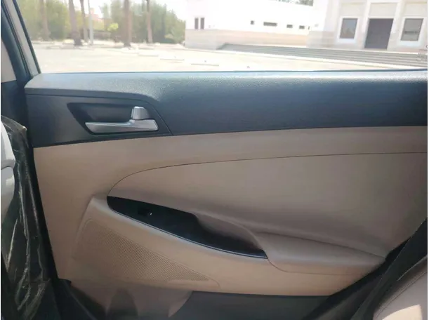 Car image 32