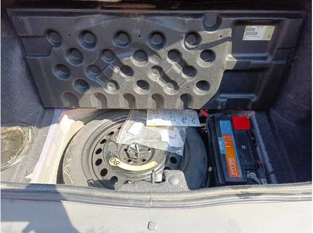 Car image 35