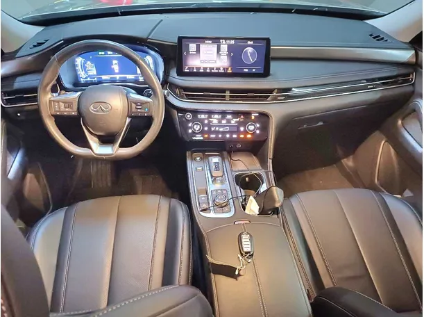 Car image 17