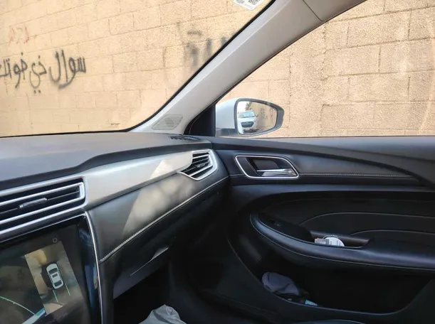 Car image 32