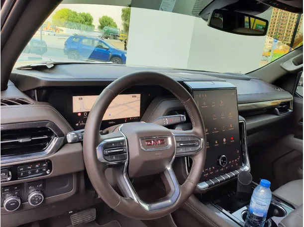 Car image 11